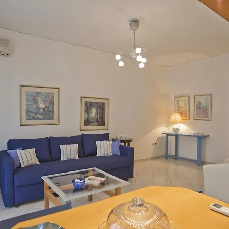 Blue Nest Apartment *